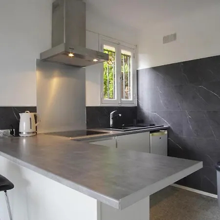 Quiet, Luminous And Spacious One-Bedroom Apartment With Garden Inside A Quiet Family House, 10Mn Away From Golden Beaches, City Center And Tgv Train Station *